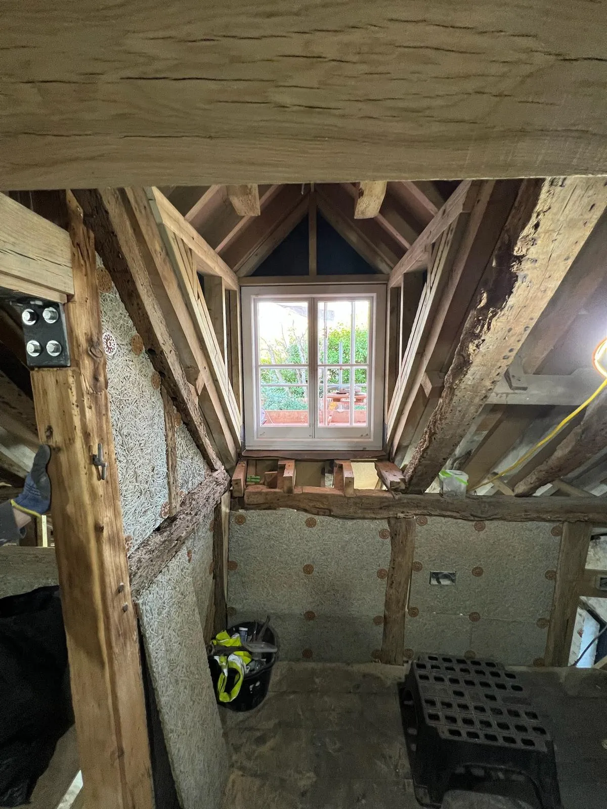 A room with a window and a bench in it.